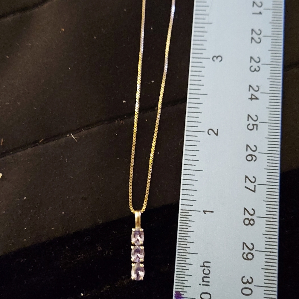 Pendant with chai